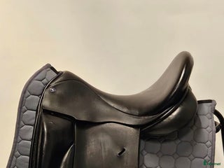 Sadlar hästutrustning till salu: Dressyrsadel Paul Fielder i Kungsängen - Annons 2