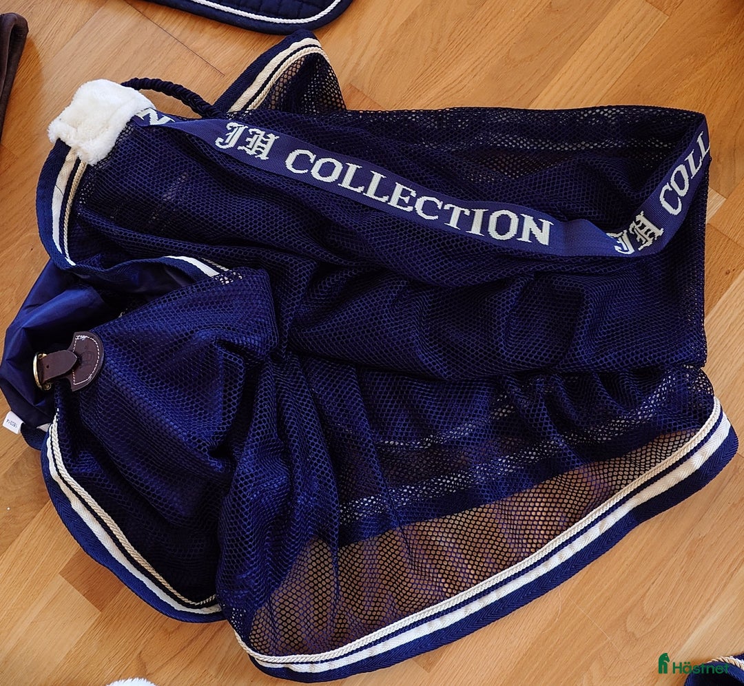 Täcken hästutrustning till salu: Fina täcken i Västra Frölunda - Annons 2