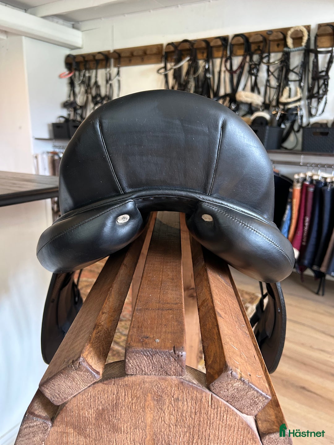 Sadlar hästutrustning till salu: Antares Signature 16,5 i Krylbo - Annons 3