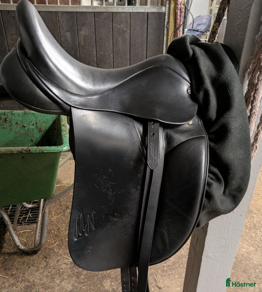 Sadlar hästutrustning till salu: Morris & Nolan dressyrsadel  i Åkersberga - Annons 1