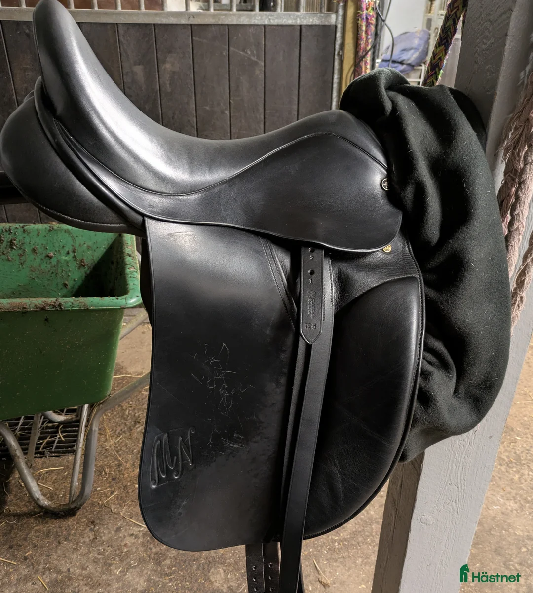 Sadlar hästutrustning till salu: Morris & Nolan dressyrsadel  i Åkersberga - Annons 1