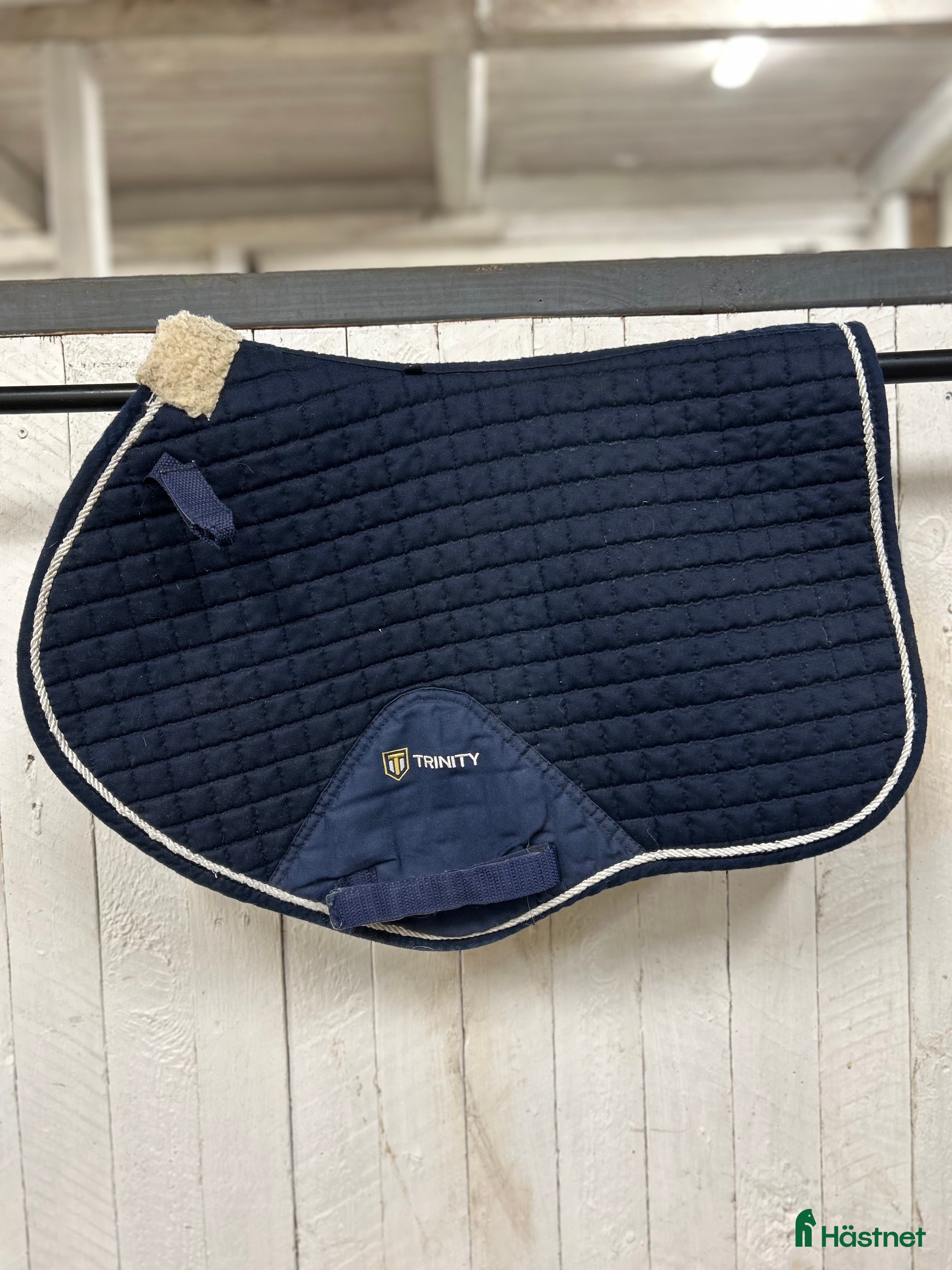 Schabrak & Vojlockar hästutrustning Blått trinityschabrak i Trelleborg - Annons 1