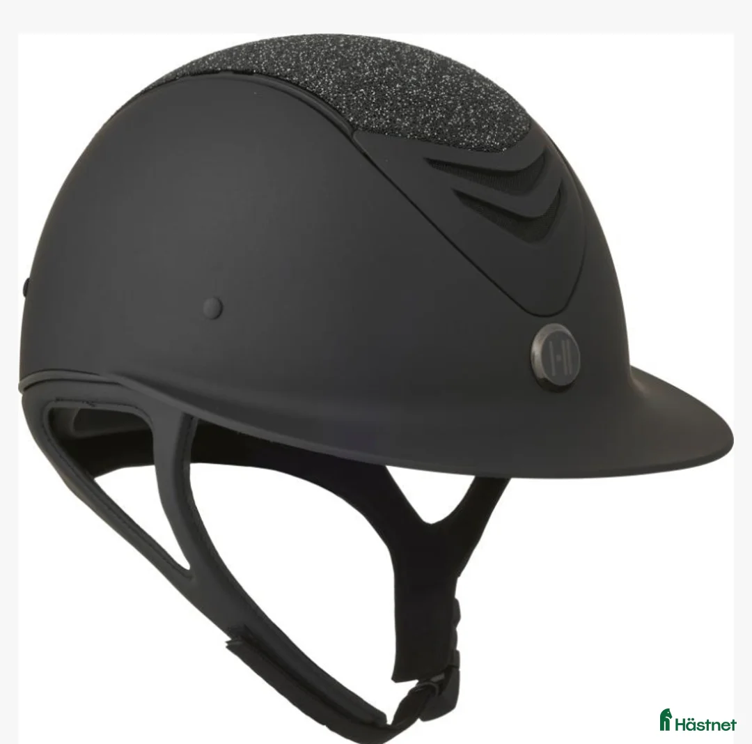 Hjälmar ryttarutrustning till salu: Fin OneK! i Lagan - Annons 1