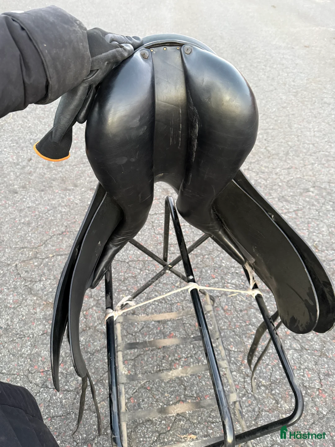 Sadlar hästutrustning till salu: Dressyrsadel Cobra från Harry Dabbs i Bromma - Annons 5