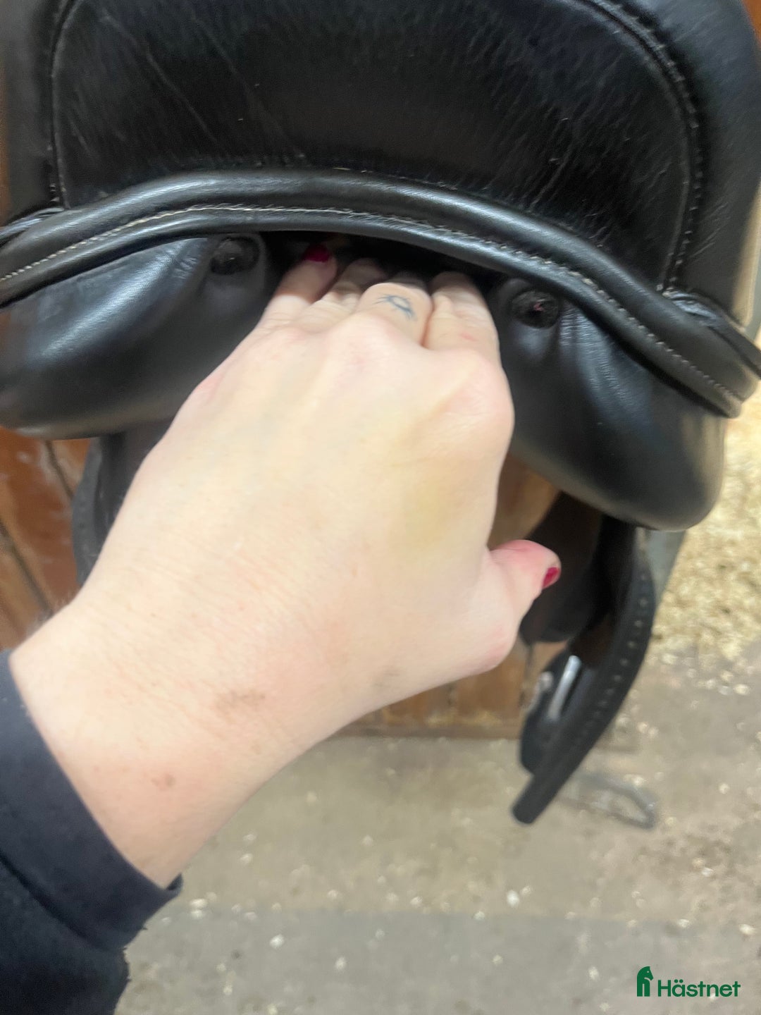 Sadlar hästutrustning till salu: Jätteskön hoppsadel pedant skött  i Nykvarn - Annons 4