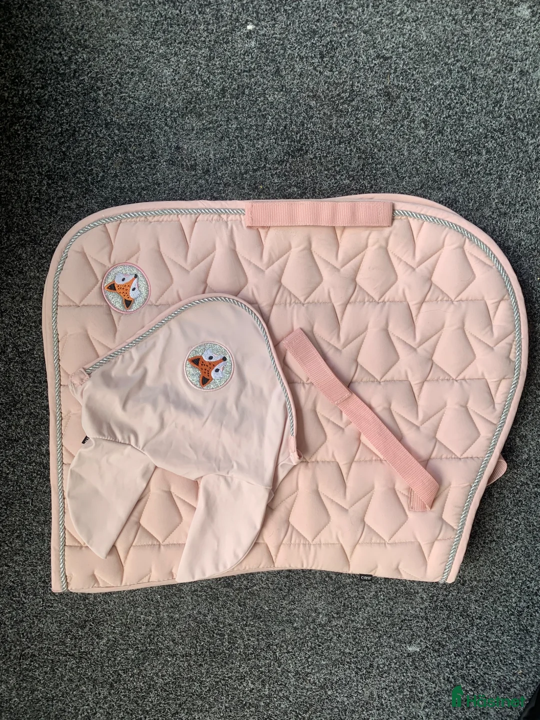 Schabrak & Vojlockar hästutrustning till salu: Rosa hoppschabrak med matchande huva 🌸💐 i Helsingborg - Annons 6