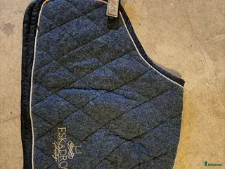 Täcken hästutrustning Eskadron ländtäcke i Löddeköpinge - Annons 7