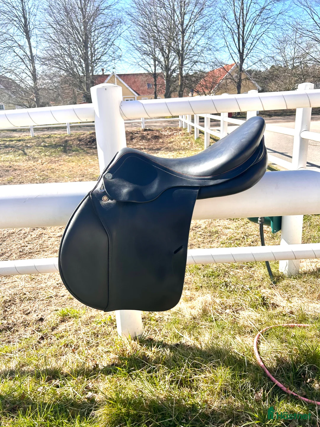 Sadlar hästutrustning till salu: Prestige golden star hoppsadel  - Annons 1