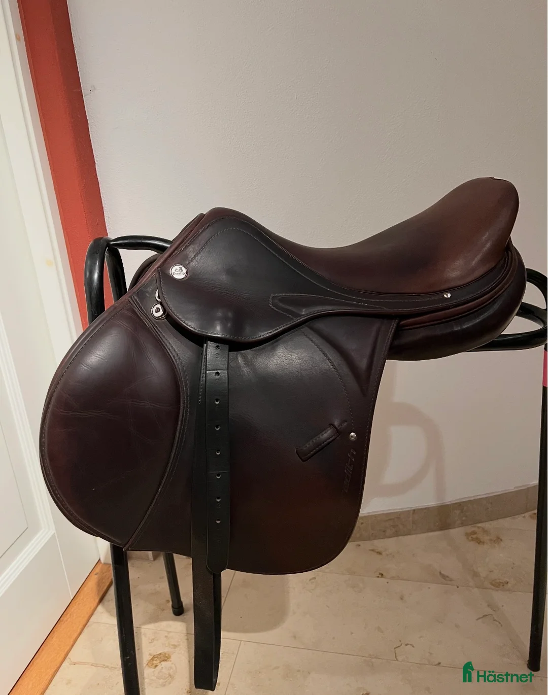 Sadlar hästutrustning till salu: Brun Prestige hoppsadel X-Meredith New LUX  - Annons 2