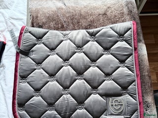 Schabrak & Vojlockar hästutrustning till salu: Diverse ES schabrak i Lindesberg - Annons 6