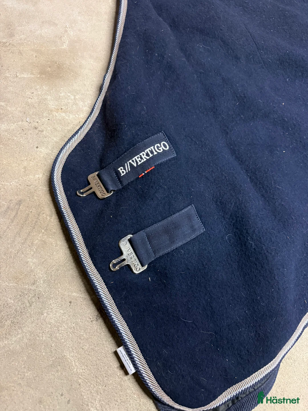 Täcken hästutrustning till salu: Bvertigo ulltäcke i Adelsö - Annons 2