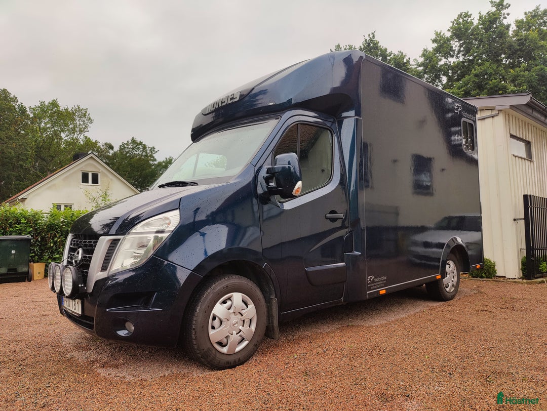 Hästlastbilar  fordon & transport till salu: Nissan Nv400, EP horsetruck °RESERVERAD° i Allerum - Bild 1