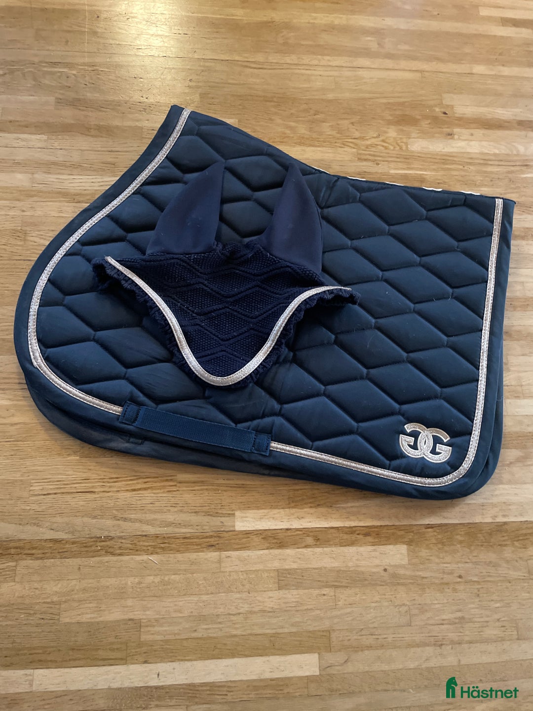 Schabrak & Vojlockar hästutrustning till salu: Super snyggt Glen gorden schabrak+Luva🤩 i Simlångsdalen - Annons 1