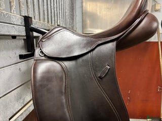 Sadlar hästutrustning till salu: Dressyrsadel i Fornåsa - Annons 1