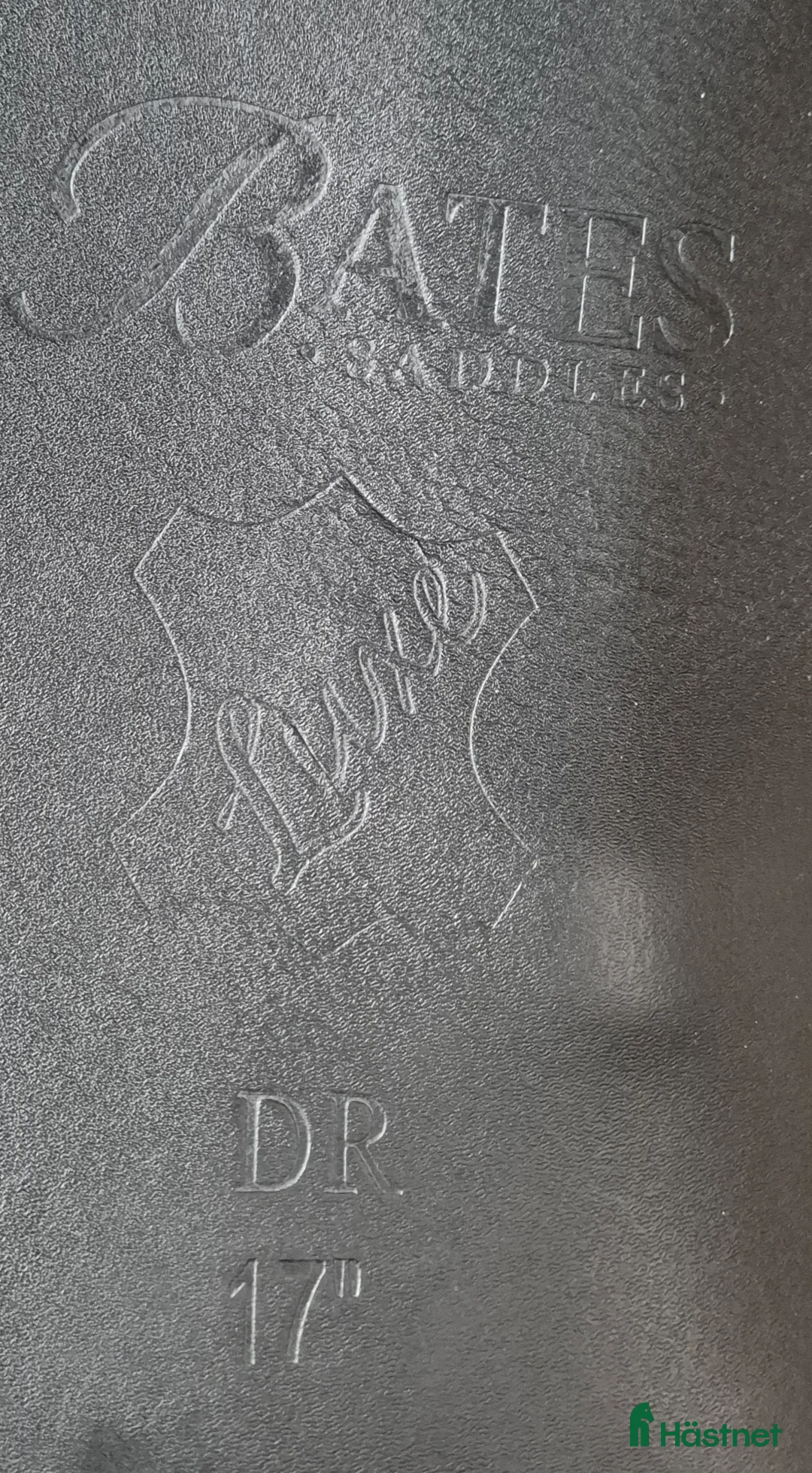 Sadlar hästutrustning till salu: Säljer Bates Dressyrsadel Luxe 17' i Nacka - Annons 5