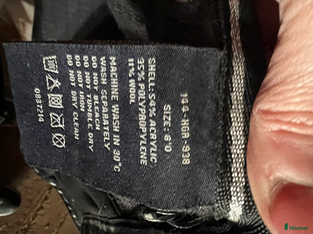 Täcken hästutrustning till salu: Snyggt kingsland täcke i bra skick  i Stockholm - Annons 3