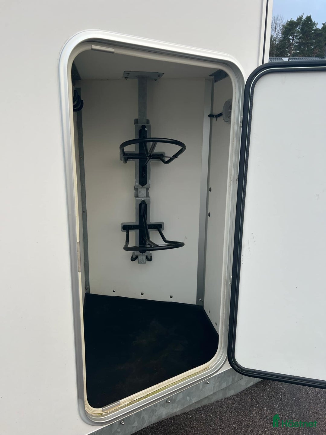 Hästtransporter  fordon & transport till salu: Royal XT WAF40U – funktionell, smidig och säker!  i Köping - Annons 4