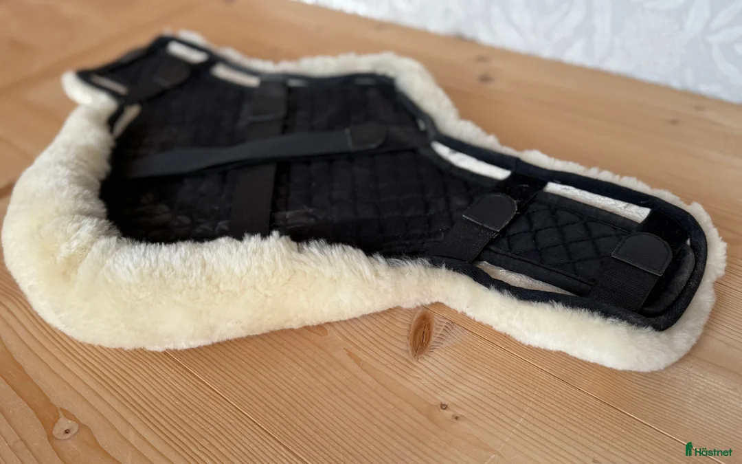 Sadeltillbehör hästutrustning till salu: Genuine Sherpa Gjordskydd i Staffanstorp - Annons 1