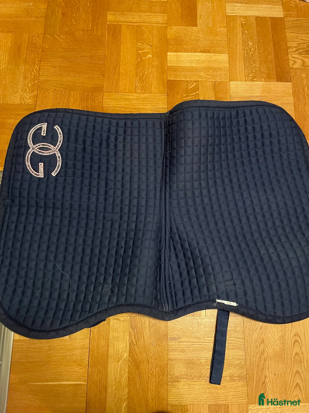 Schabrak & Vojlockar hästutrustning till salu: Fint Glen Gordon schabrak  - Annons 2