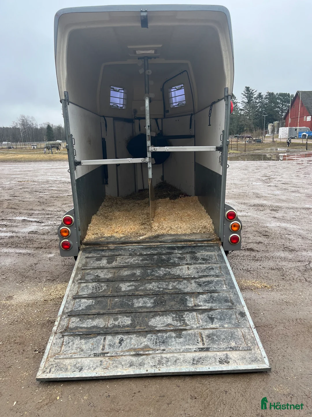 Hästtransporter  fordon & transport till salu: Nybesiktigad Thule Safir - Annons 2