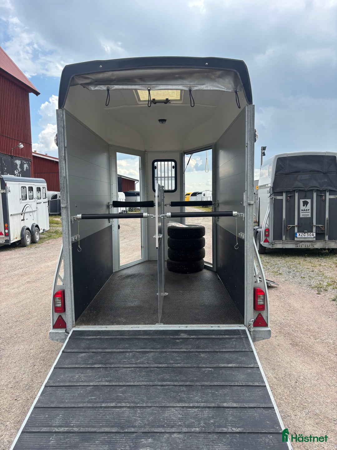 Hästtransporter  fordon & transport till salu: Rymlig och säker hästtransport i toppskick  i Västerås - Bild 7