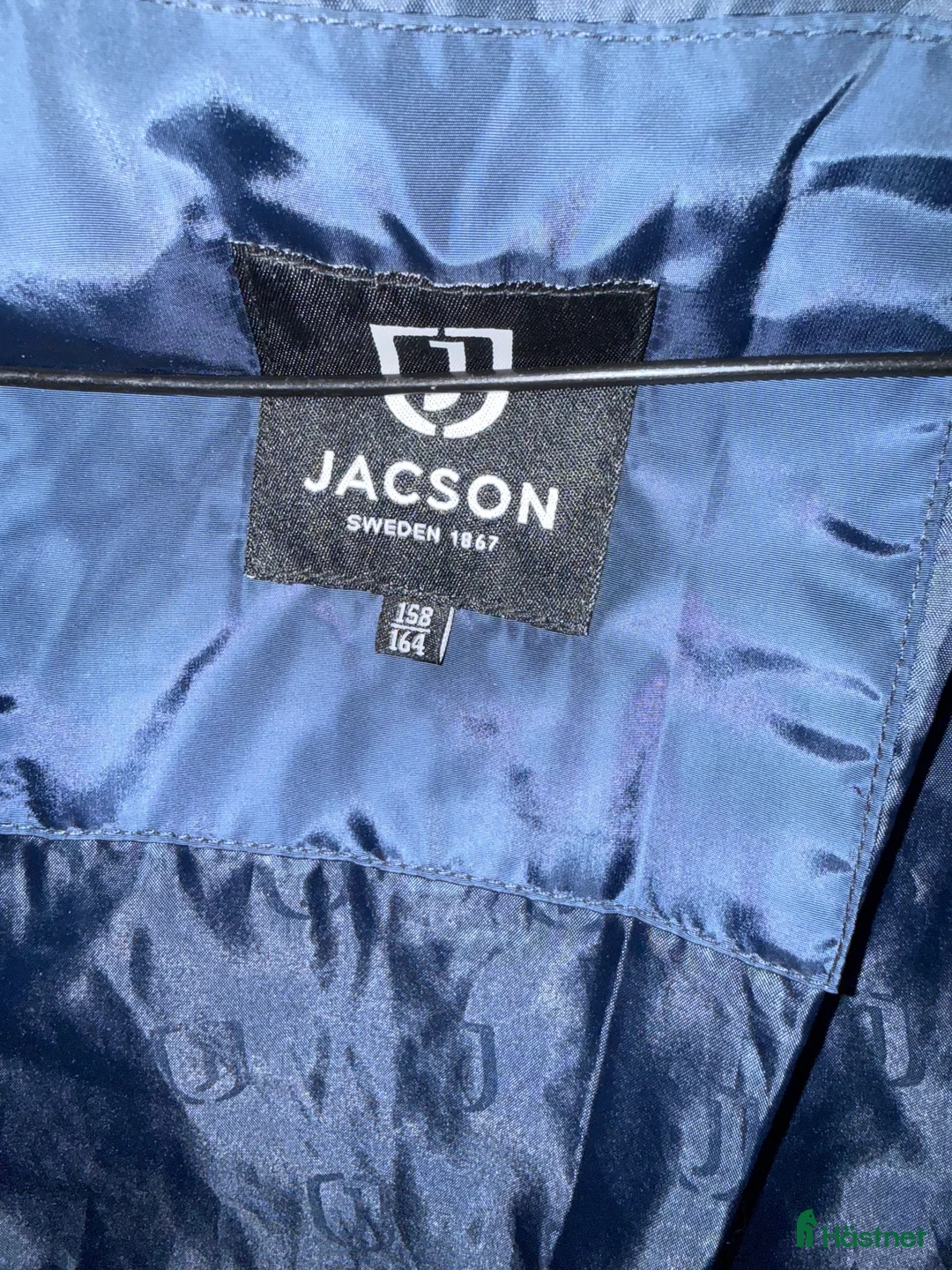 Jackor & Kavajer ryttarutrustning till salu: 💙oanvänd JACSON kappa till salu💙 i Kiruna - Annons 3