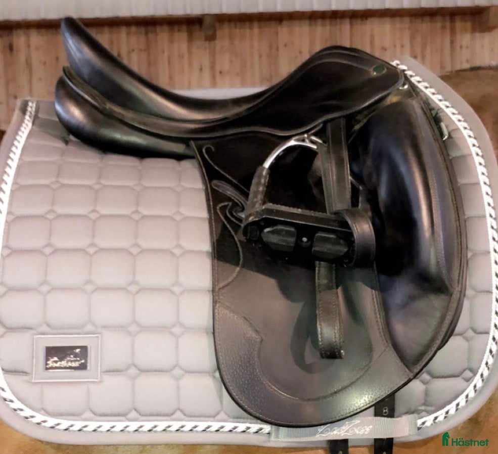 Sadlar hästutrustning till salu: Säljes Prestige passion dressyrsadel i Bollnäs - Annons 7