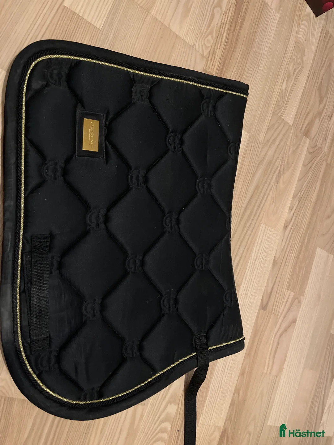 Schabrak & Vojlockar hästutrustning till salu: Equestrian Stockholm black gold i Åkersberga - Annons 2