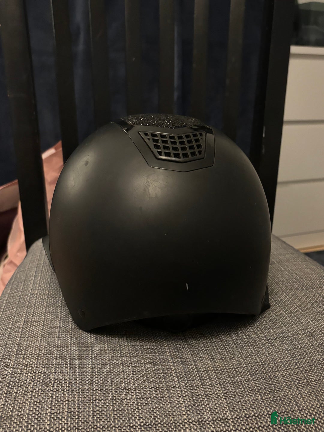 Hjälmar ryttarutrustning till salu: Glittrig hjälm från CRW i Östersund - Annons 2