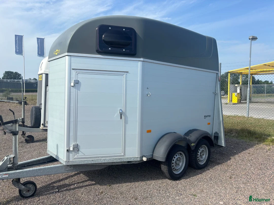 Hästtransporter  fordon & transport till salu: Alu trailer med sadelkammare - Annons 2