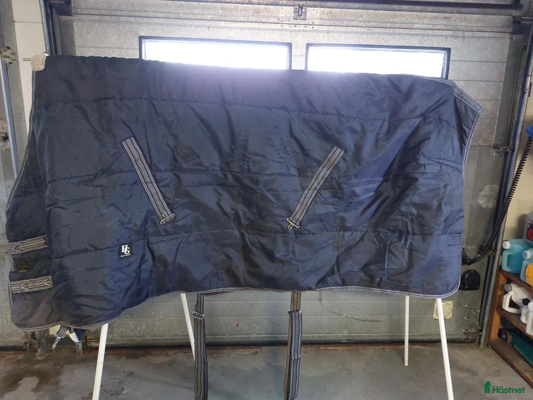 Täcken hästutrustning till salu: Stalltäcke ca. 150g - Annons 2