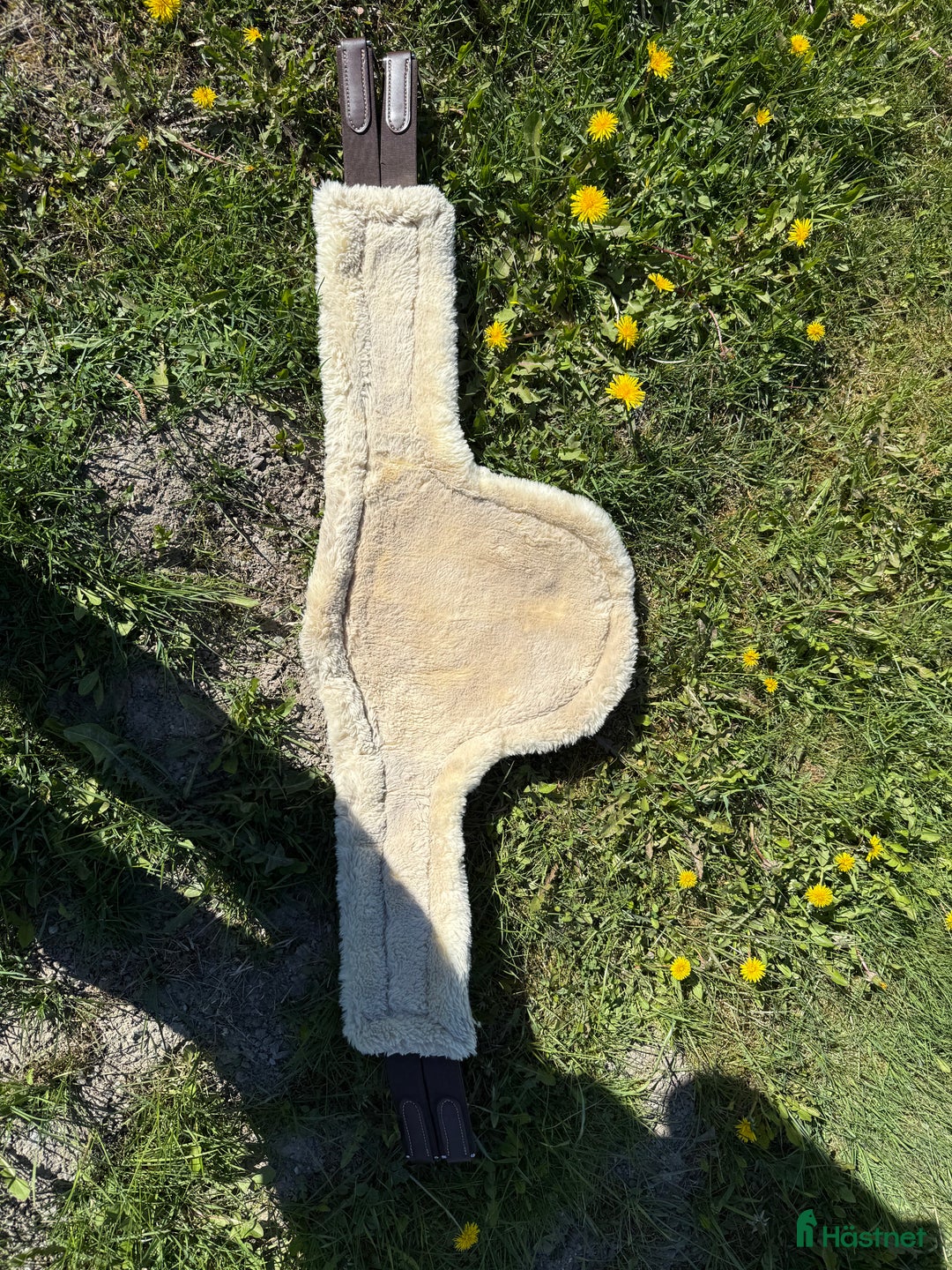 Sadeltillbehör hästutrustning till salu: Kentucky magplatta med fårskinn i Bro - Annons 3