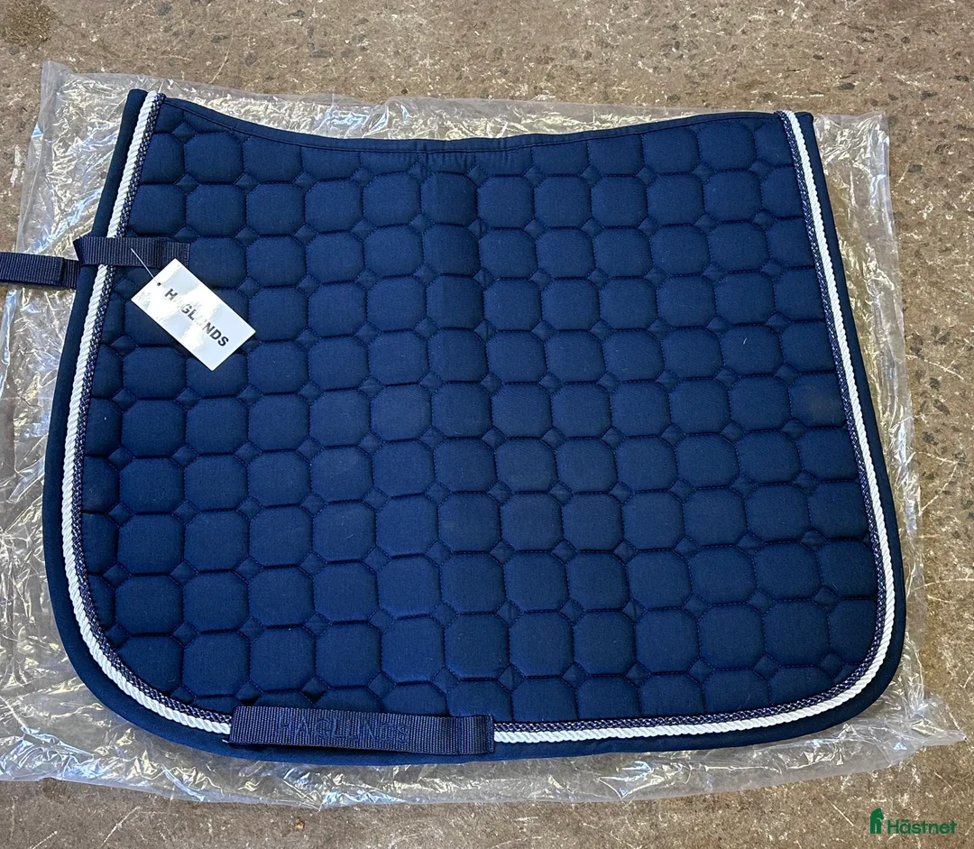 Schabrak & Vojlockar hästutrustning till salu: Dressyrschabrak, helt nytt  i Skillingaryd - Annons 1