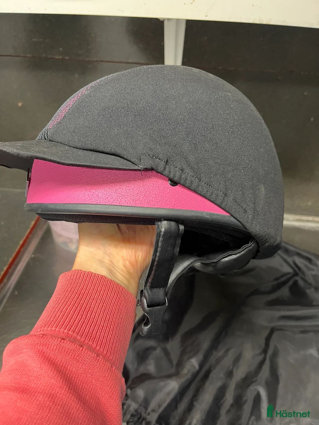 Hjälmar ryttarutrustning till salu: Charles Owen pro 2 plus  i Huddinge - Annons 2