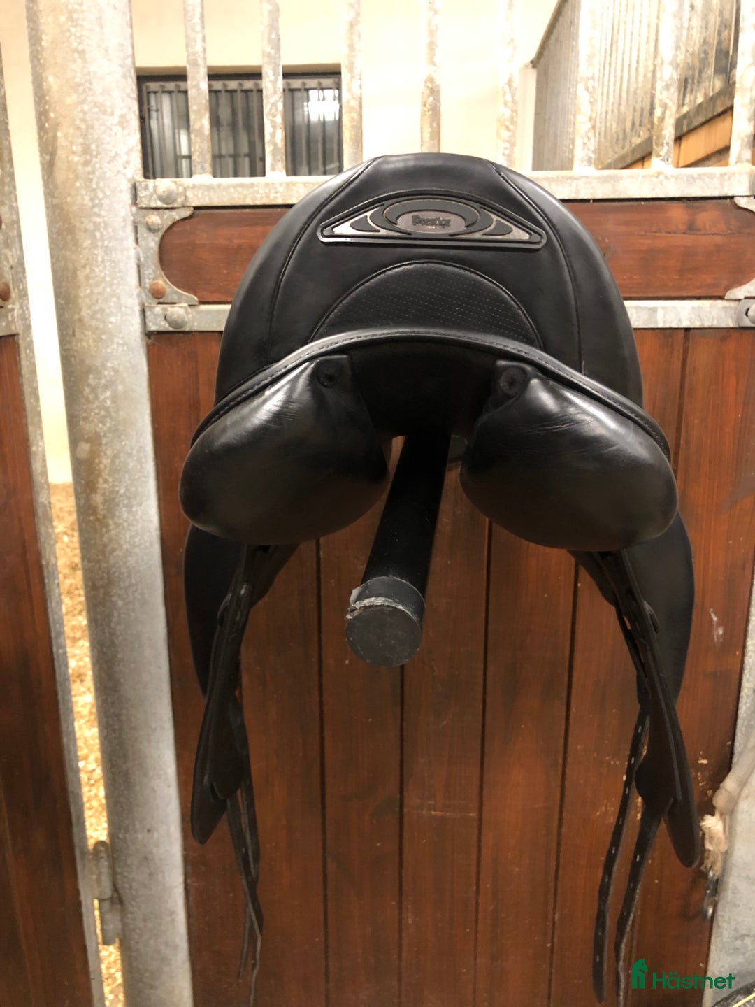 Sadlar hästutrustning till salu: Dressyrsadel Prestige X-Helen 16” kort kåpa i Älvsjö - Annons 3