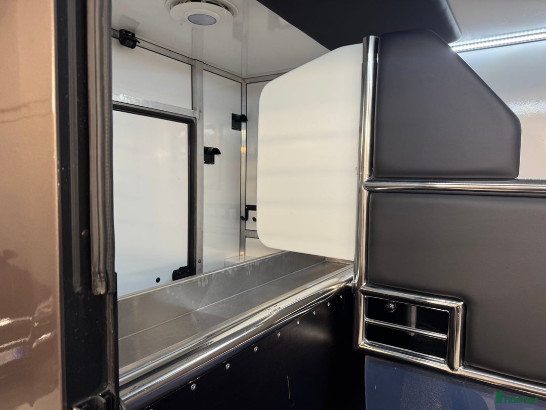 Hästlastbilar  fordon & transport till salu: Nybyggd Hästlastbil på Mercedes Sprinter 316 CDi i Partille - Annons 7