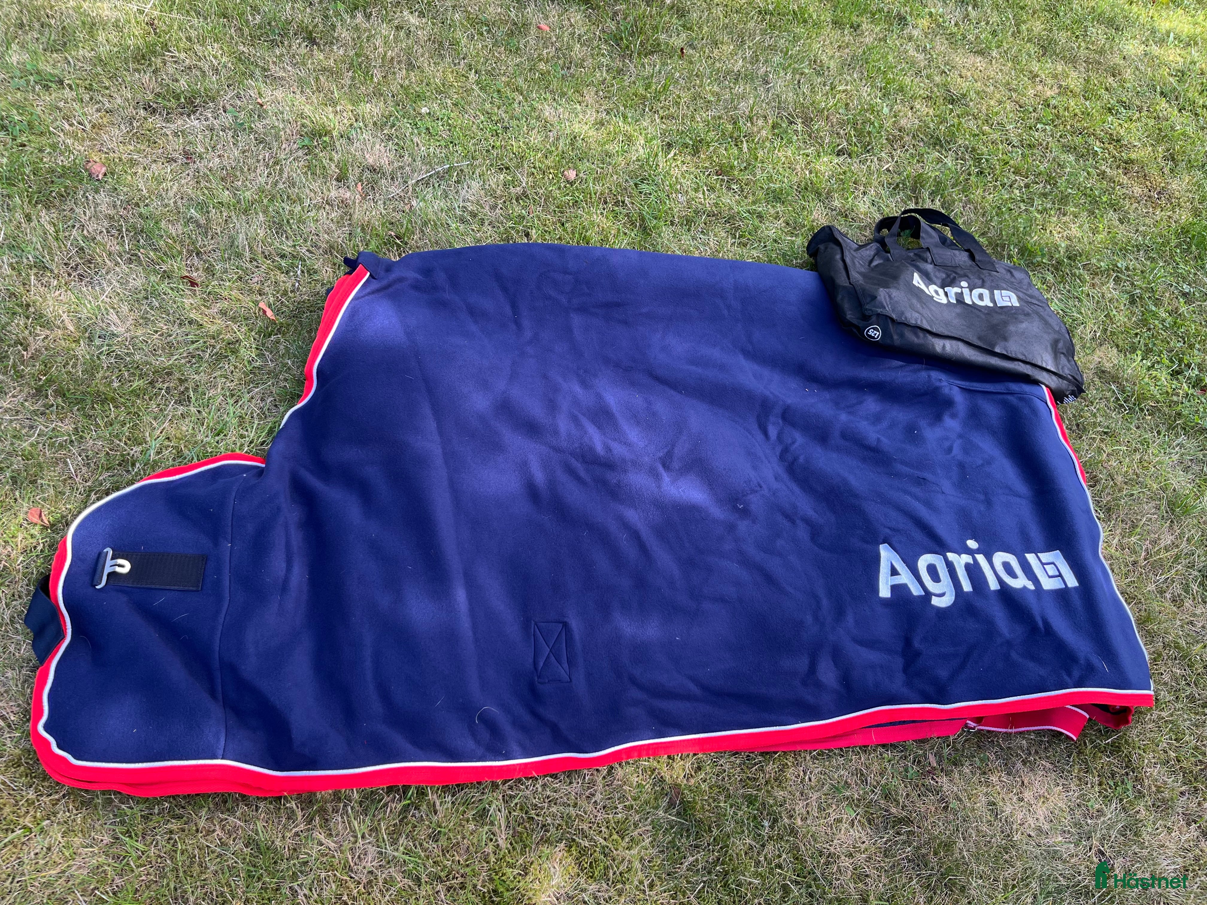 Täcken hästutrustning till salu: Täcken stl 125 & 135 i Vikingstad - Annons 2