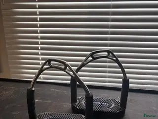 Stigbyglar hästutrustning Sprenger Bow Balance stigbyglar i Vetlanda - Annons 7