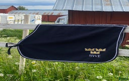 Täcken hästutrustning till salu: Marinblått Ländtäcke  i Frösön - Bild 1