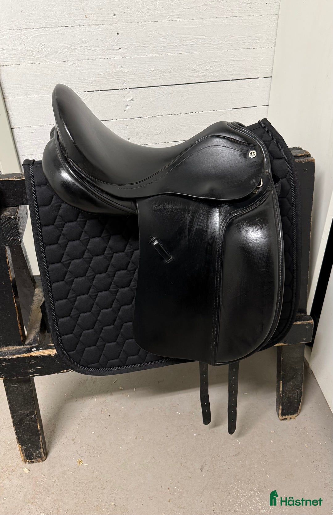Sadlar hästutrustning till salu: Dressyrsadel Cliff Barnsby i Värnamo - Annons 1
