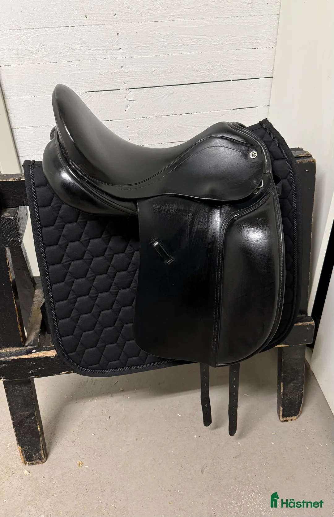 Sadlar hästutrustning till salu: Dressyrsadel Cliff Barnsby i Värnamo - Annons 1