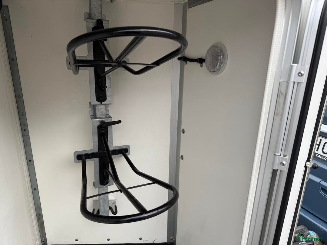 Hästtransporter  fordon & transport till salu: ROYAL XT HÄSTTRANSPORT  i Köping - Annons 7