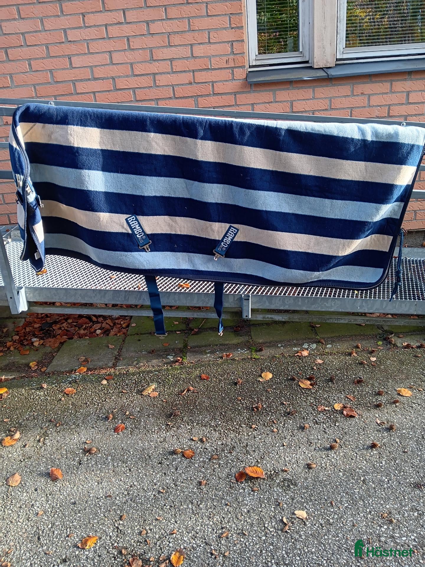 Täcken hästutrustning till salu: Rambo fleece  - Annons 1