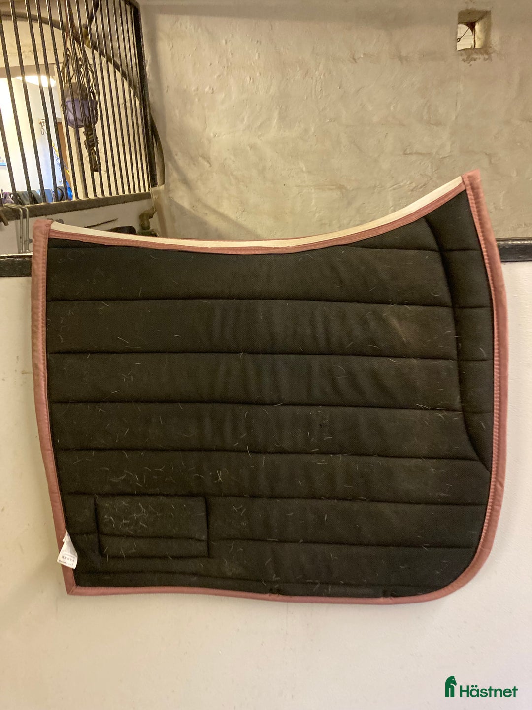 Schabrak & Vojlockar hästutrustning till salu: Rosa dressyr schabrak!💓 i Alnö - Annons 3