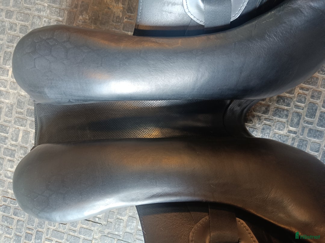 Sadlar hästutrustning till salu: Prestige X-Helen K Dressyrsadel  i Lund - Annons 4