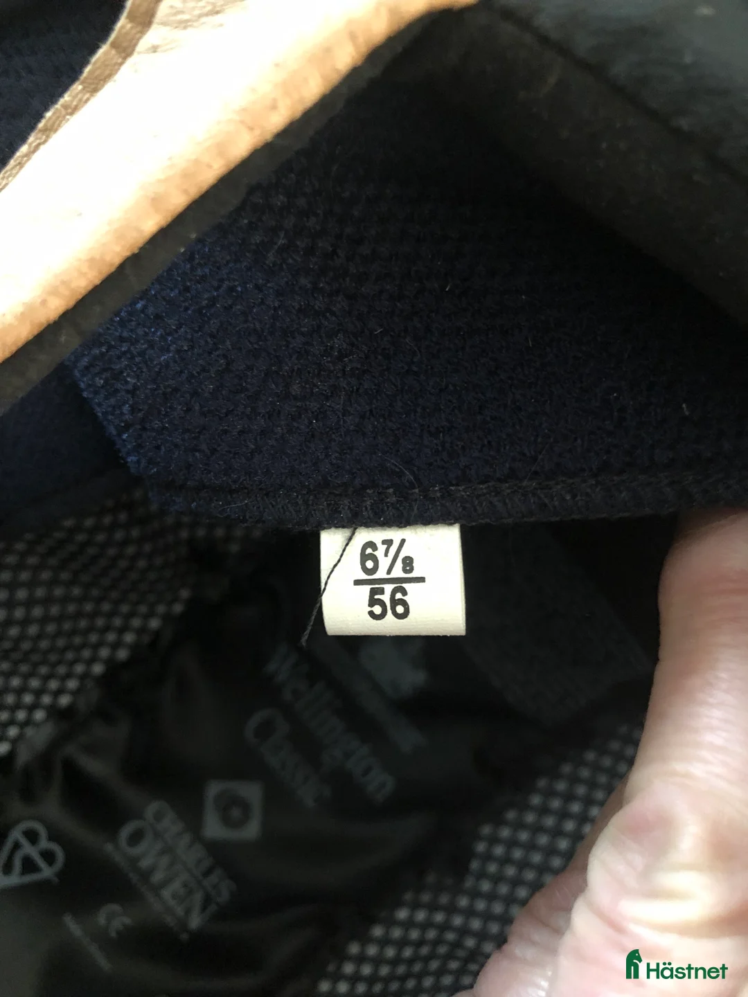 Hjälmar ryttarutrustning till salu: Charles Owen Wellington Classic blå storlek 56 - Annons 2