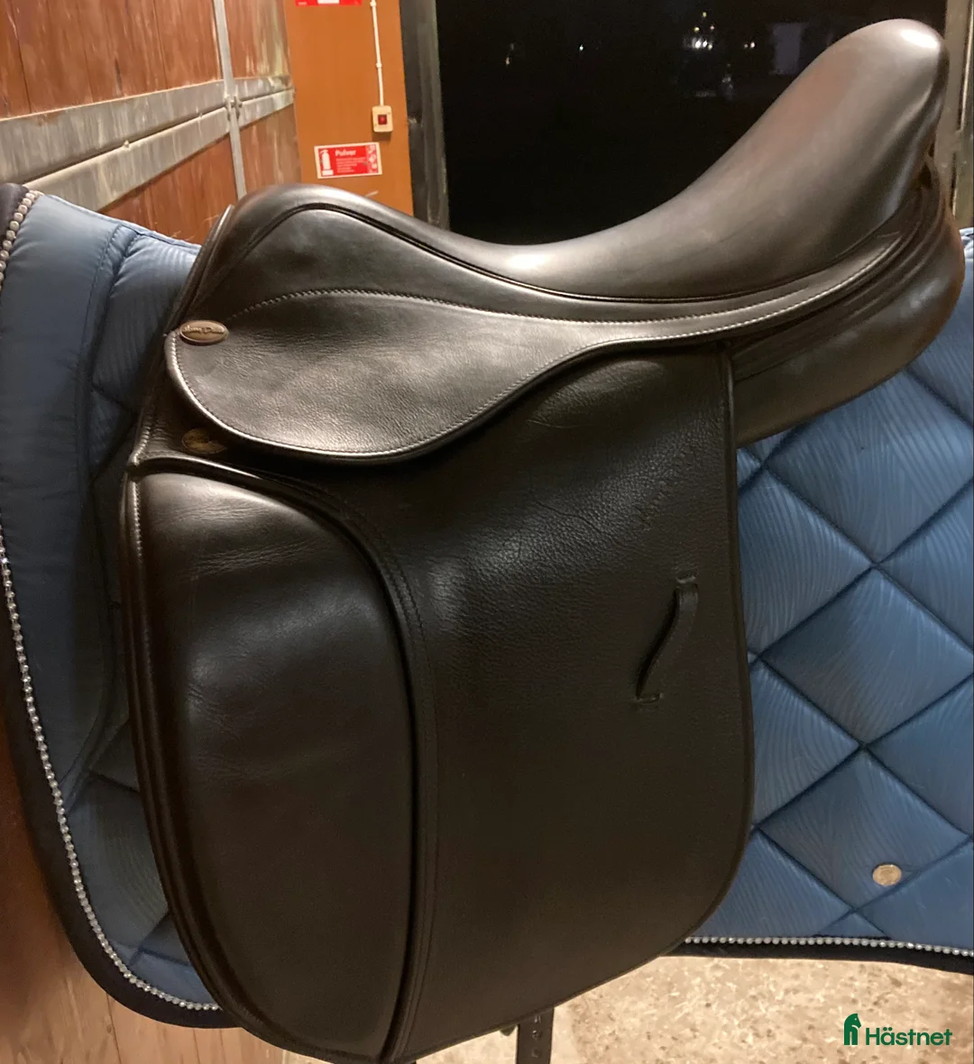 Sadlar hästutrustning till salu: Harry Dabbs dressyrsadel  i Eskilstuna - Annons 1