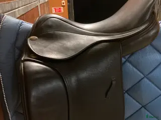 Sadlar hästutrustning Harry Dabbs dressyrsadel i Eskilstuna - Annons 2