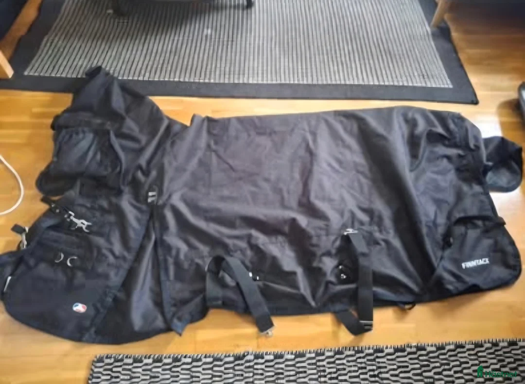 Täcken hästutrustning till salu: Finstack Alaska pro hiphop neck - Annons 1