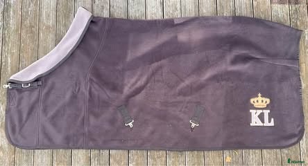 Täcken hästutrustning till salu: Kingsland fleecetäcke med teddy i Vallentuna - Annons 2